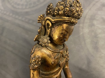 Een Chinese verguld bronzen figuur van Boeddha Amitayus, Qianlong, gedateerd 1770